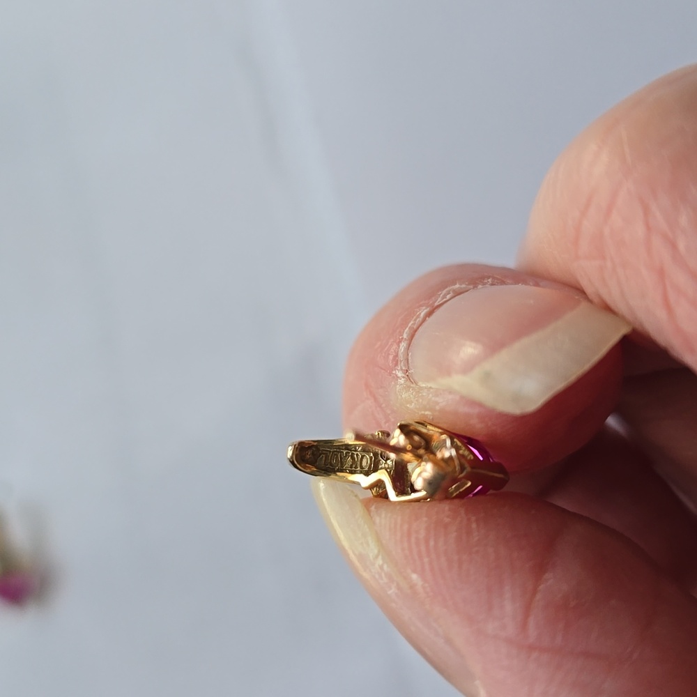 HP. Vintage Pink Sapphire & Diamond Trillion Cut 10k Gold Earrings & Pendant Set - Picture 7 of 7